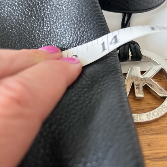 Michael Michael Kors Large Jules Black Bucket Bag - Picture 16 of 16